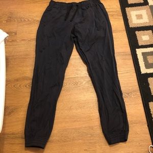 Nike joggers sz L